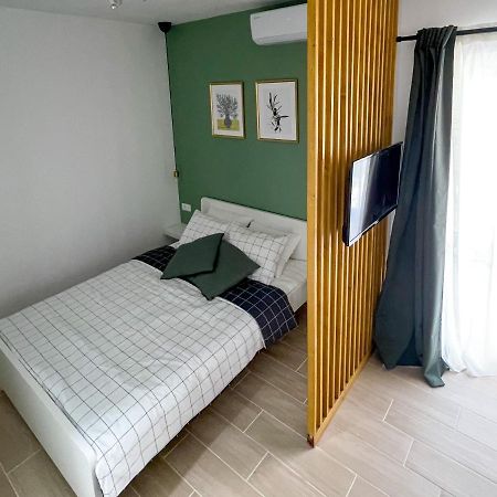 Modern Studio Overlooking Downtown Makarska Exterior photo