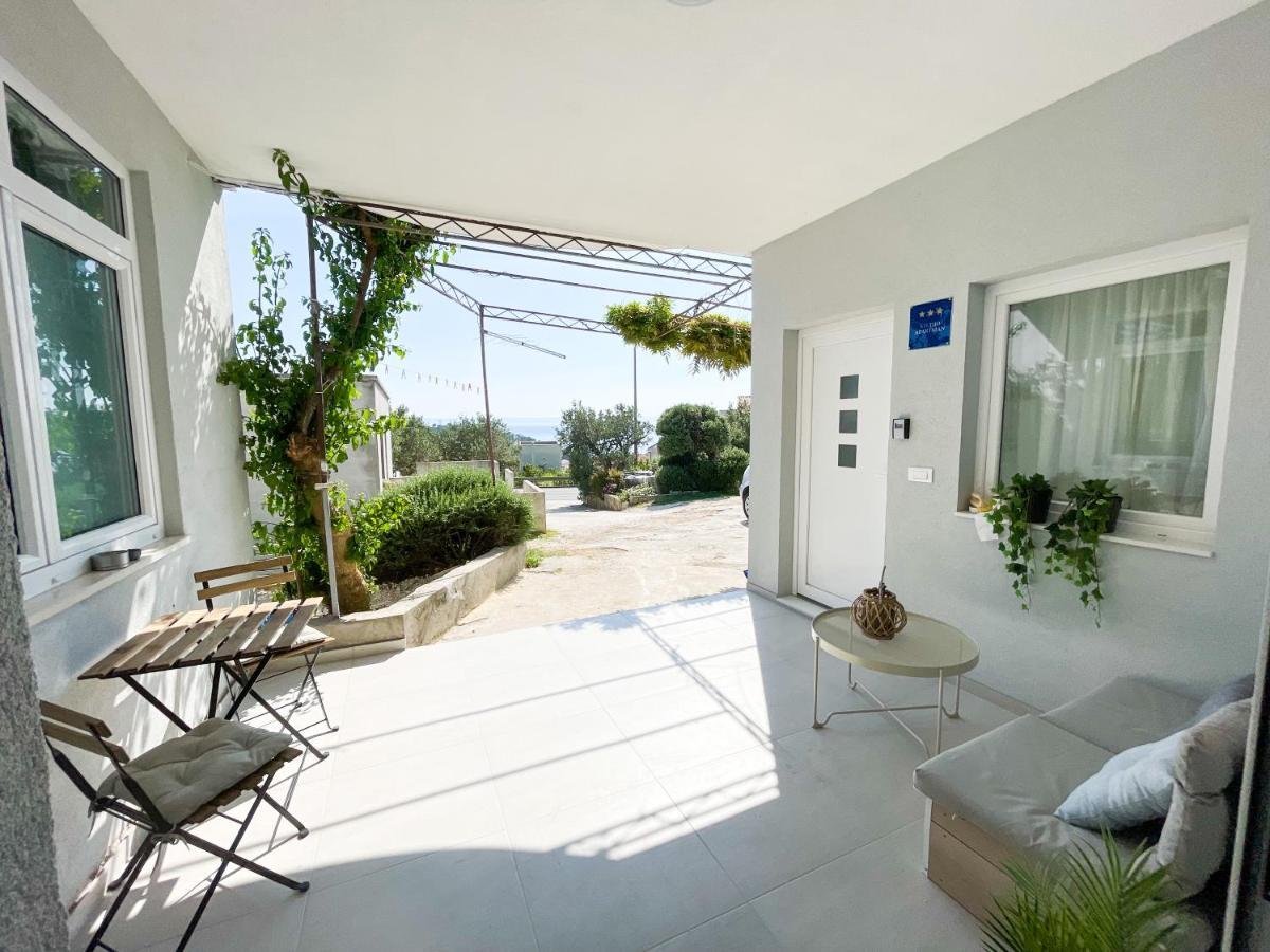 Modern Studio Overlooking Downtown Makarska Exterior photo