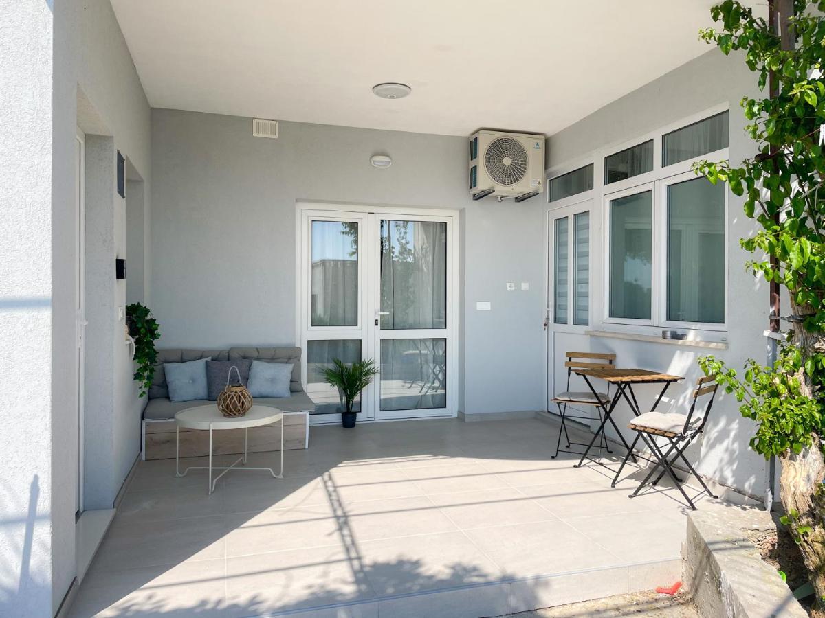 Modern Studio Overlooking Downtown Makarska Exterior photo